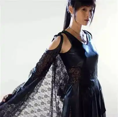 那个踩着高跟鞋,裹着短裙,秀着大长腿的马小玲,现在怎么样了_万绮雯