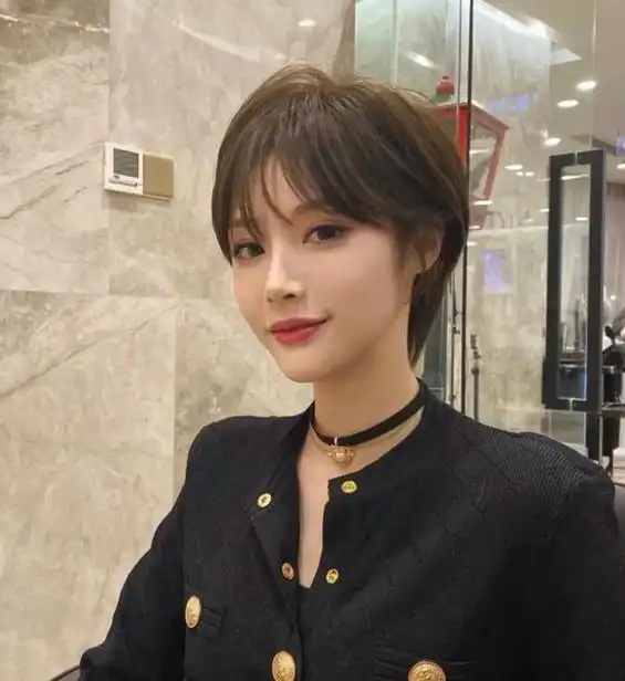 经典长脸短发模板,教科书级"变美发型",简约好打理