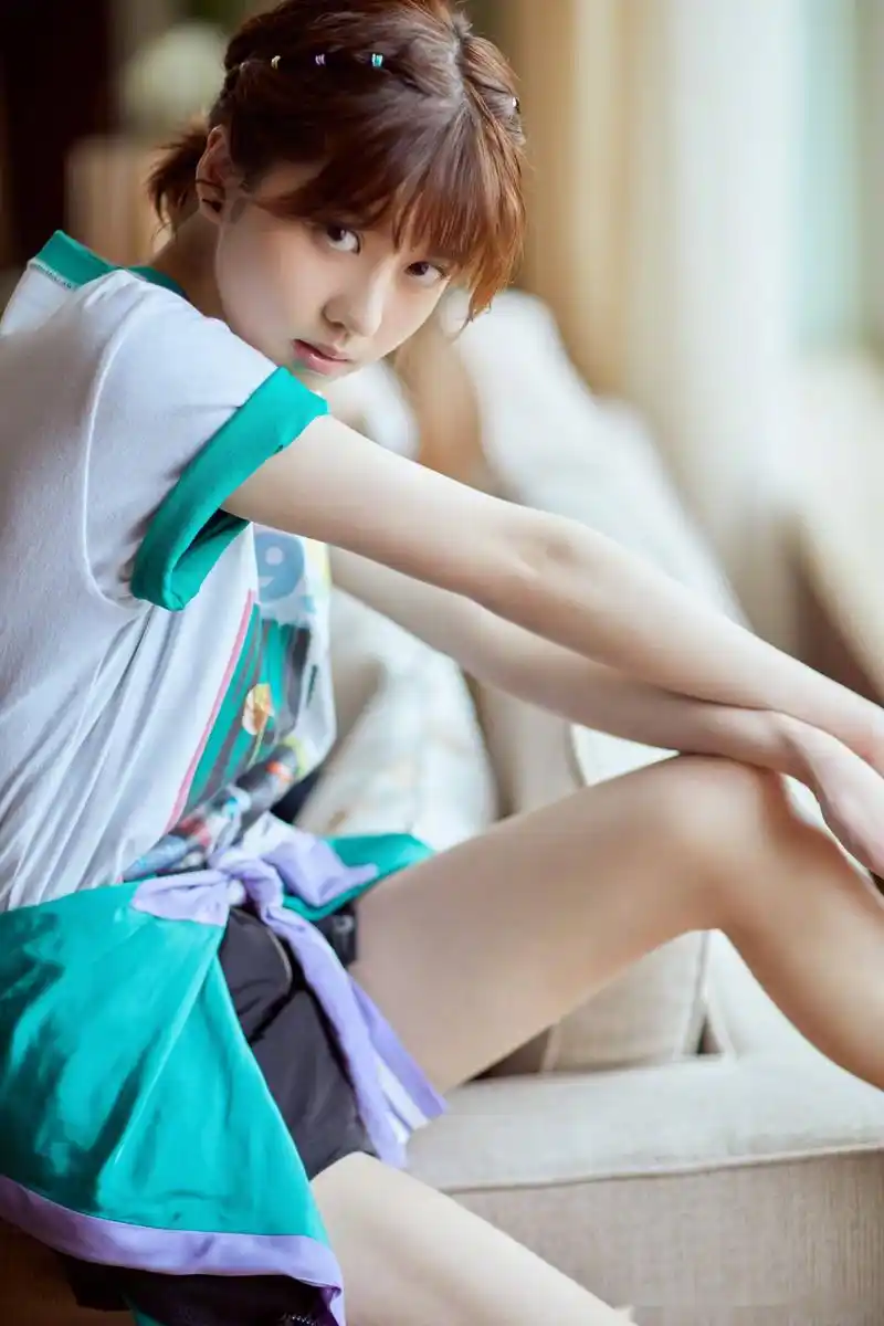 昨日,港媒评出内地网剧四小花旦,分别是鞠婧祎,邢菲,吴倩,李凱馨 .