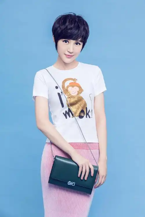 一米八二的身高,让陆毅已经不适合演儿童剧,他也因此受到了冷落,只能