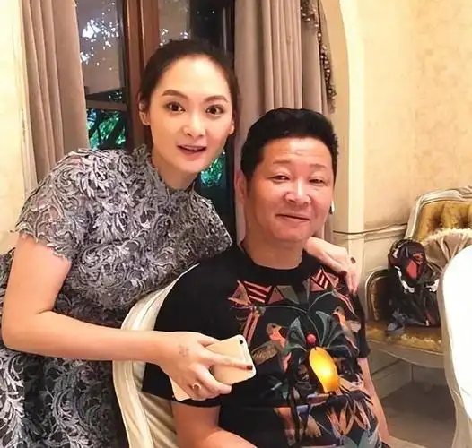 这三位女明星貌美如花,嫁的丈夫却一个比一个丑