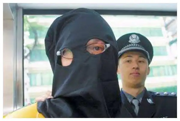 为什么抓捕犯人的时候要给犯人带上头套呢真实的原因有这些1