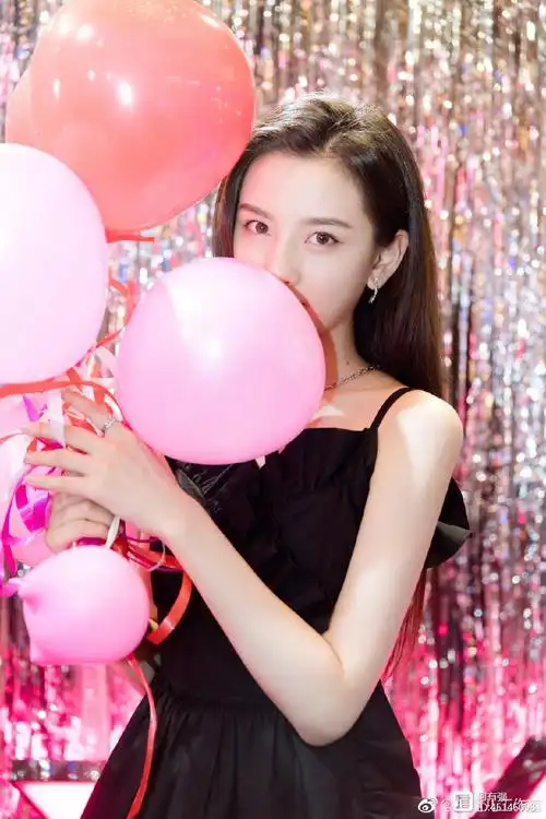 165cm的宋祖儿居然那么会穿!穿出了1米8的大长腿,气场破屏而出