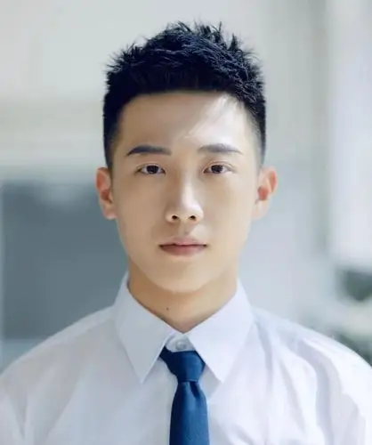 第1款:小飞机头发型而"短发"才是男生夏天最适合的发型,别再留"锅盖头