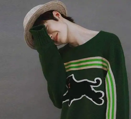 王一博的歪头杀太有魅力了!配上括弧笑!我醉了