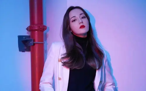 迪丽热巴酷美写真桌面壁纸