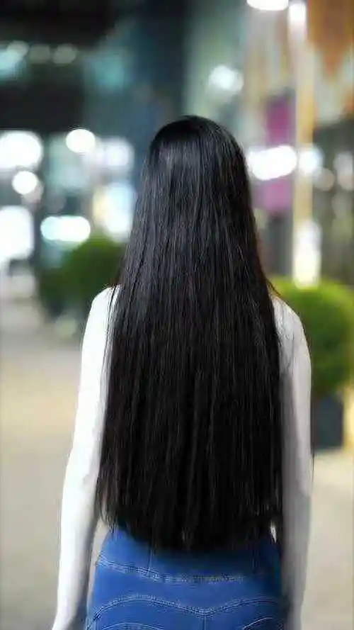 背影杀手的美女车模