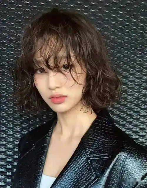 "有长有短法式烫",1月爆好看!_中国_发型_人类