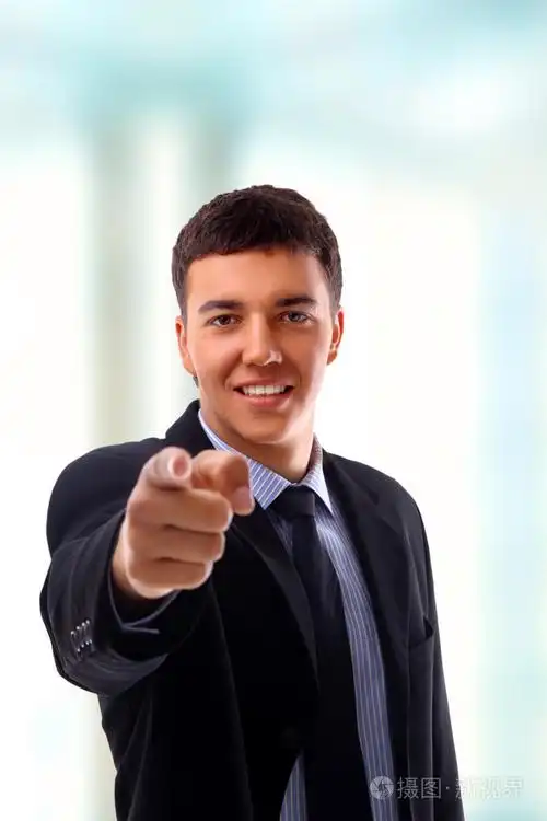 指着你的人的画像