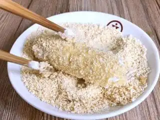 酥炸香蕉,再裹满面包糠