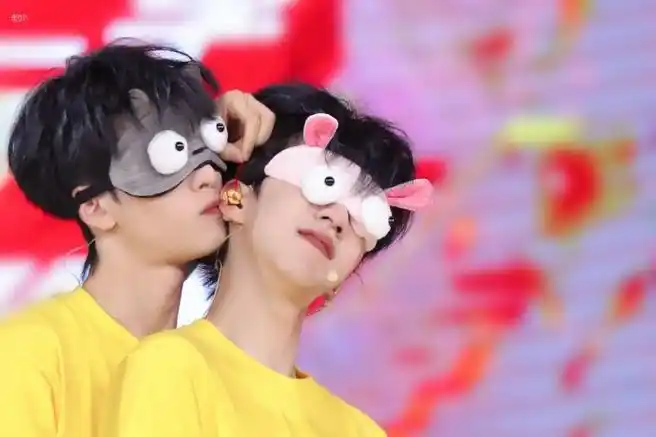 严浩翔贺峻霖和乐队合作好治愈##时代少年团粉丝见面会