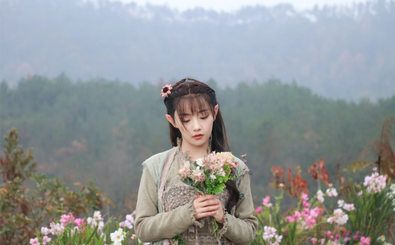 原创于妈力捧90后小花吴佳怡,霸屏都没热度,网友:捧不红的体质吧!