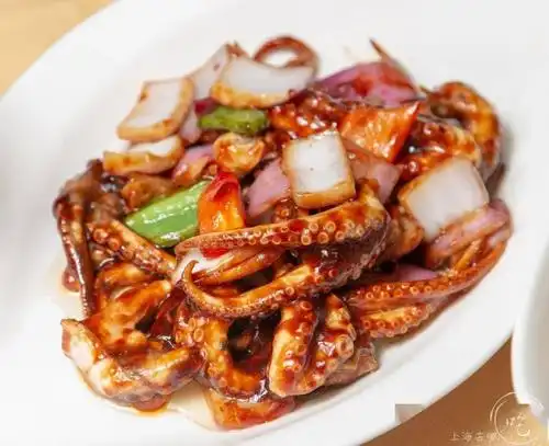 ▼ 八爪鱼下锅前还是活的 ▼