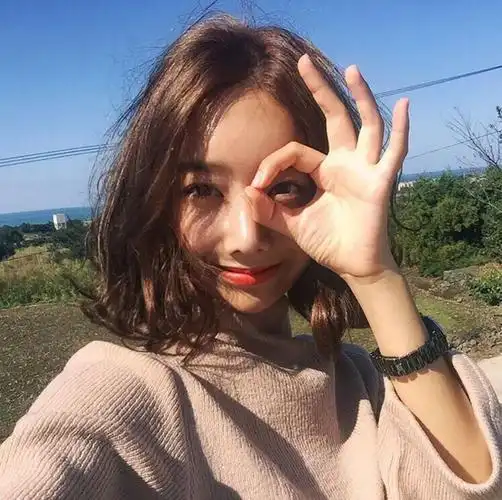 女生头像 短发 拿图记得点喜欢关注