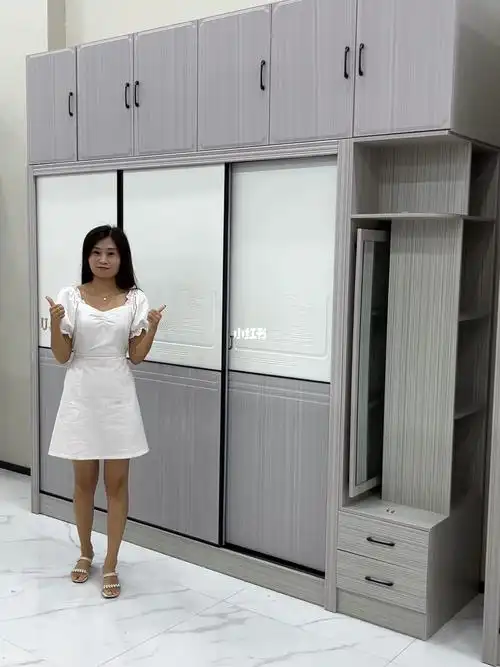 推拉衣柜