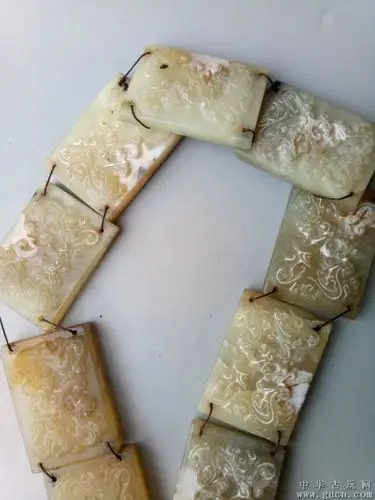 出土的汉代雕工精细老和田玉腰带