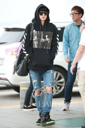 exo组合成员朴灿烈8月29日韩国仁川机场街拍 (飞中国广州)