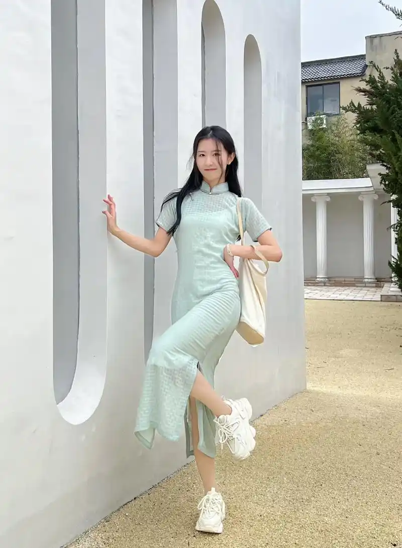 说我懂不懂旗袍我不懂旗袍,但我懂我自己,我懂我喜欢什么,懂我怎么穿