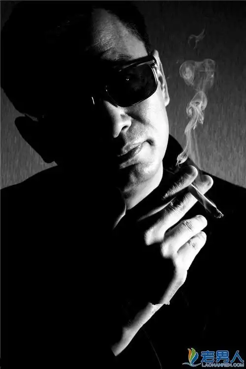 王家卫为什么戴墨镜 电影经典台词介绍老婆是谁 / 比乐族