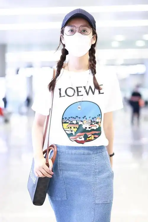 吕一年近40看起来还很年轻,真令人羡慕啊|t恤|上衣|牛仔裤|牛仔裙|阔