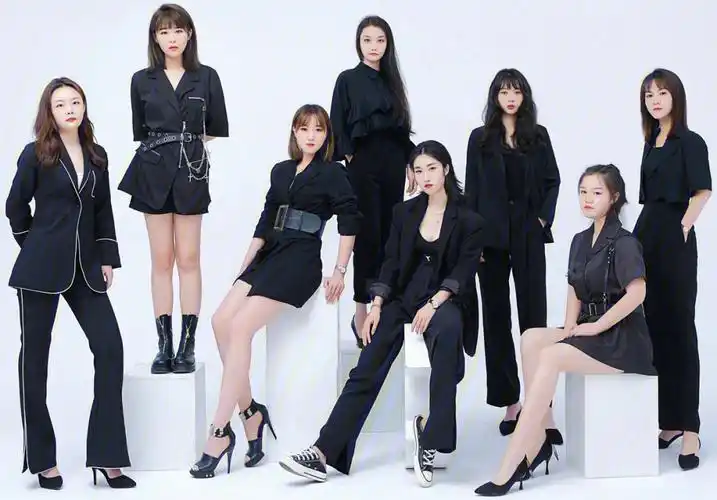 2021年婚纱店化妆师团队形象照