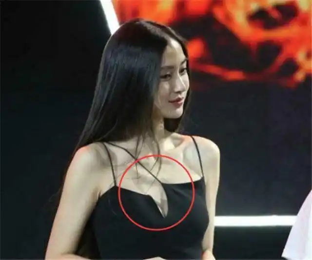 明星尴尬瞬间!王珞丹的菜叶,章子怡的假睫毛,范冰冰的裙子!