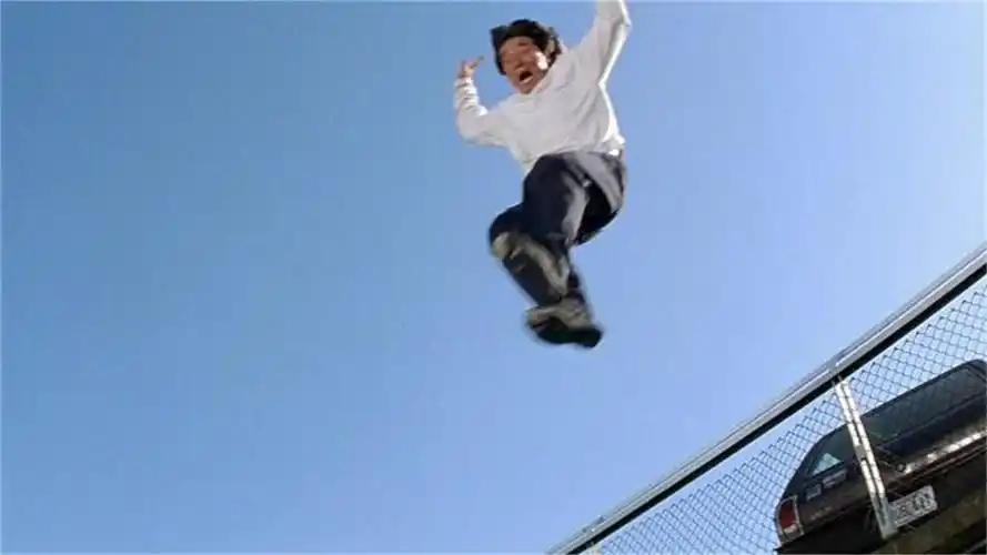 铁证如山《红番区》天台一跳是替身,成龙没跳,花絮作假-影视综视频