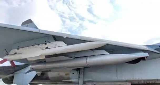 它是由本身为米格31研发的r37超远程空空导弹改进而来,该导弹设计于80