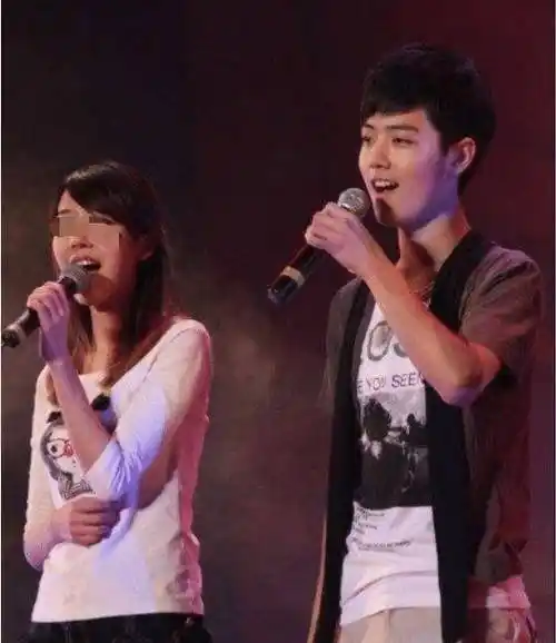 继大学时"黑料"被扒后,肖战更多生活照曝光,长相十分青涩_网友_照片