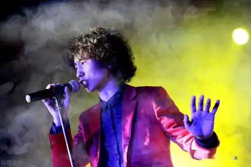 作为曾经的粉丝我所认识的庞麦郎和他的滑板鞋