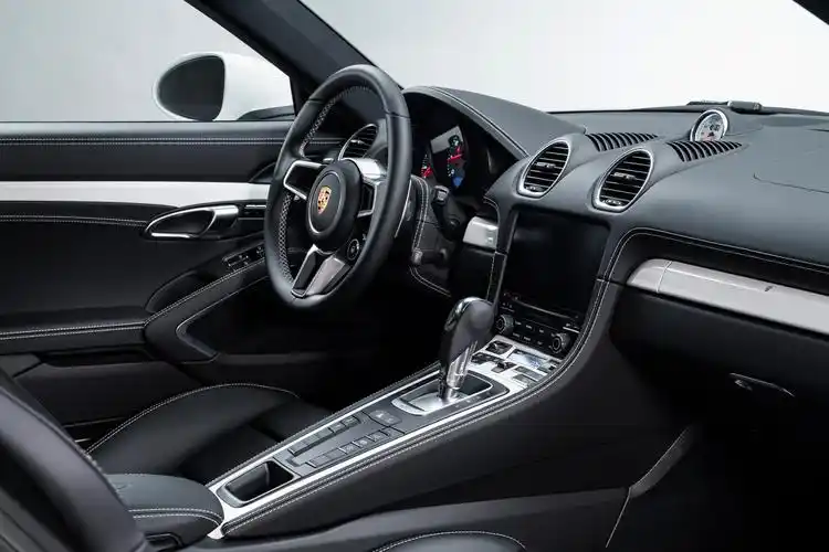 比如在汽车行业,保时捷就一直