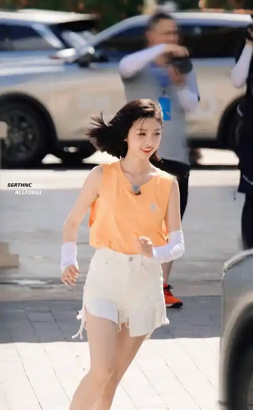 原创吴宣仪奔跑吧路透黄色背心白短裤清纯可爱整个人状态好好