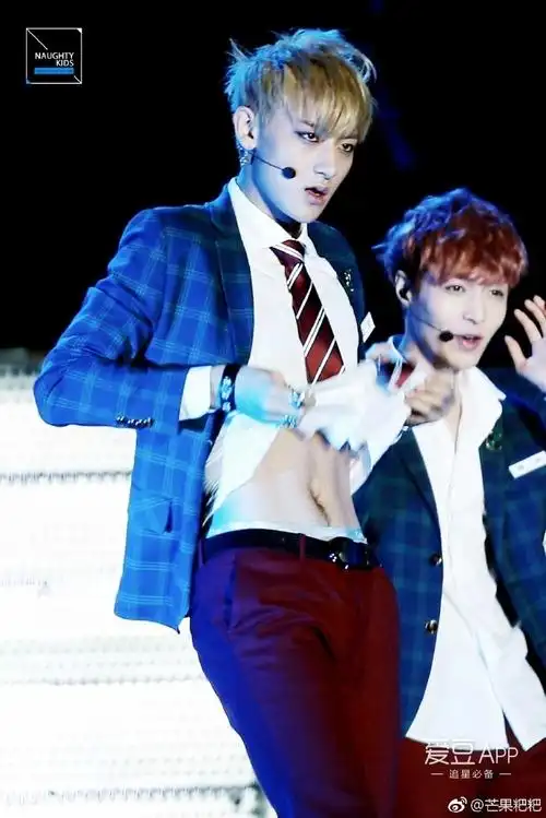 黄子韬分享170330曾经的腹肌担当祝韬咪马甲线早日归来