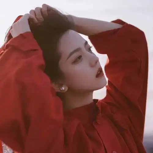 红色系女生头像真人