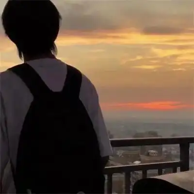 高级好看的伤感真人男生头像失落孤独 忧郁氛围感拉满的孤独男头