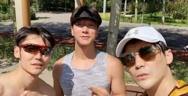 关于张亮和老婆离婚的消息也时隐藏的很好,之前还见过他们上节目秀