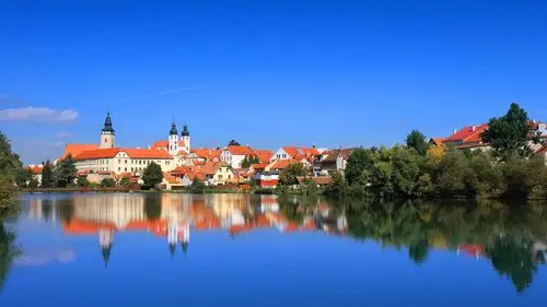 捷克共和国,房子,河,水反射 1242x2688 iphone 11 pro/xs max 壁纸