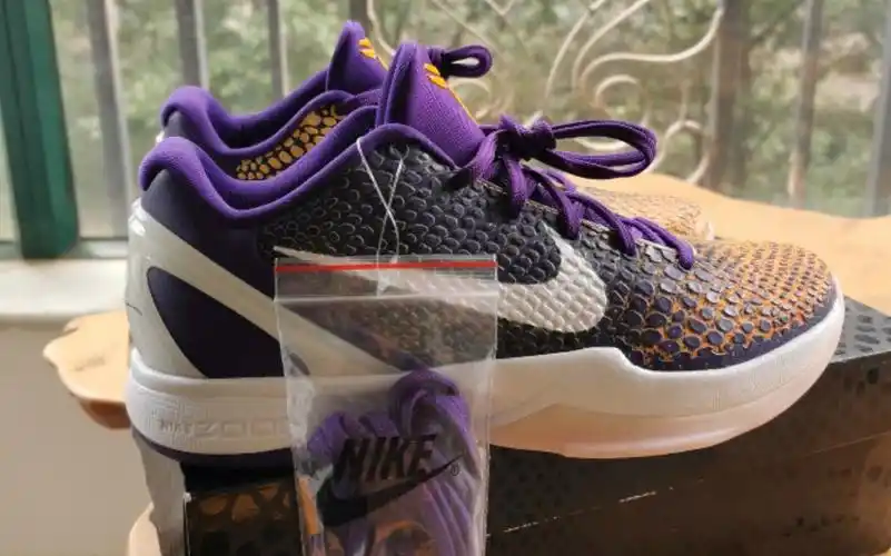 科比6代战靴紫金配色开箱