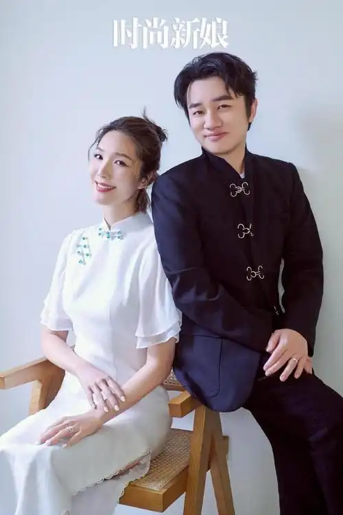 李亚男王祖蓝晒婚纱照一起相互偎依喜感十足