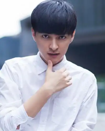 男生齐刘海发型怎么剪好看这样设计时尚又个性