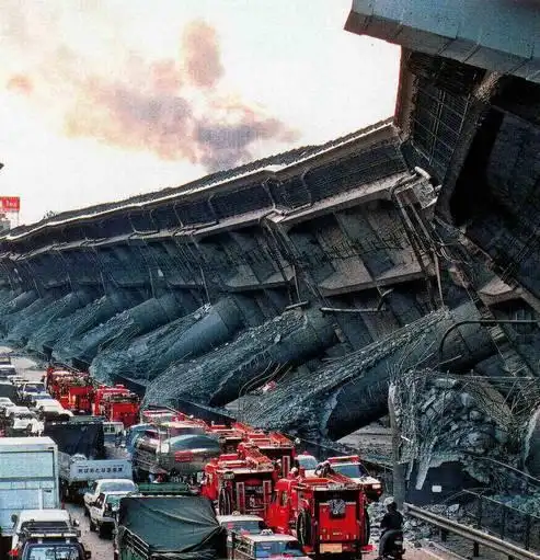 阪神大地震,又称神户大地震,阪神大震灾,是指1995年1月17日上午5时46