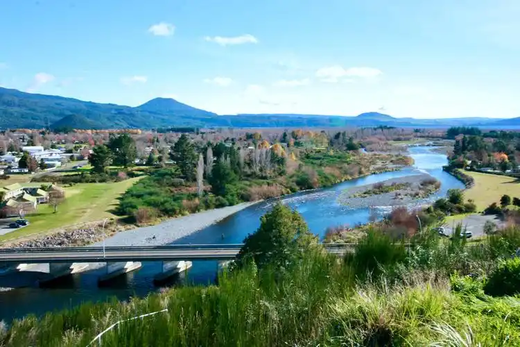 新西兰北岛陶波湖acaciabay