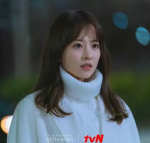 原创某一天灭亡来到我家门前女主朴宝英的穿搭平易近人好模仿