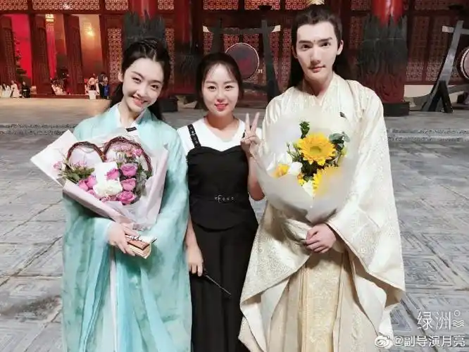 组图:《陈情令》副导演绿洲晒剧组新图 肖战王一博帅气比耶_高清图集