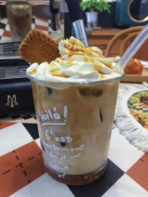 焦糖冰拿铁奶油杯92自制咖啡店饮品98奶盖风味冰咖啡06的做法