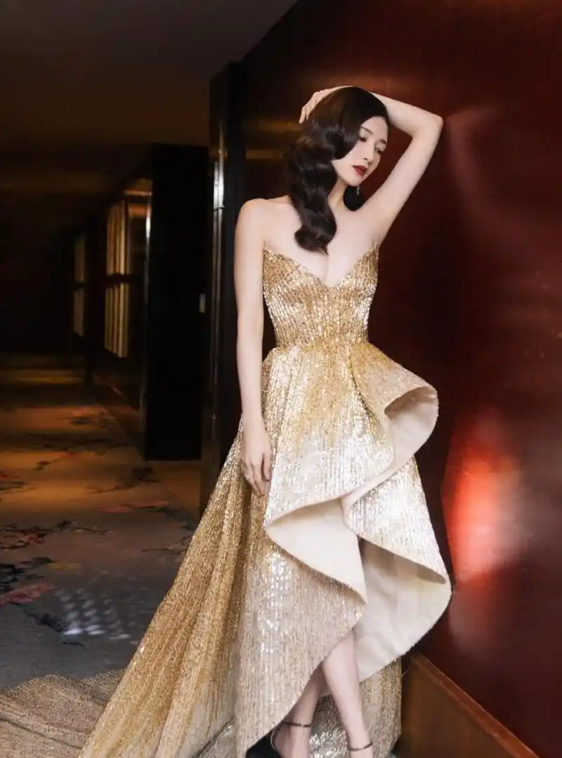 江疏影,大长腿高跟一字带凉鞋