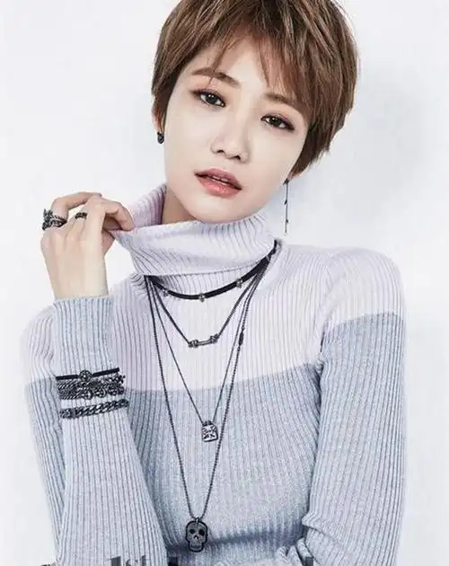 美女明星韩国美女明星高俊熙气质短发时尚写真图片热辣美女文章小虾米