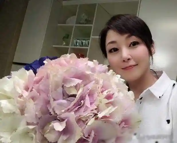 19岁"港腿美花魁",7天闪婚之谜:王祖贤pk她的20年未果之恋_万绮雯