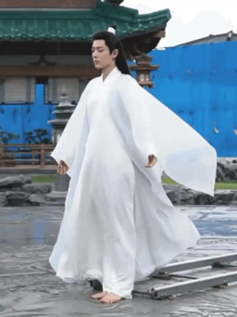 肖战赤脚淋雨拍摄一个多小时,特别考验演员的信念感,演员肖战呈现的