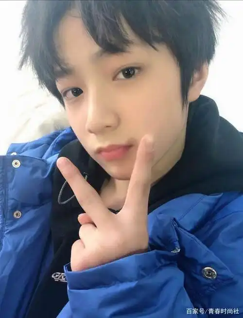 暴风成长的时代少年团的刘耀文,去年的他长这样你敢相信吗?